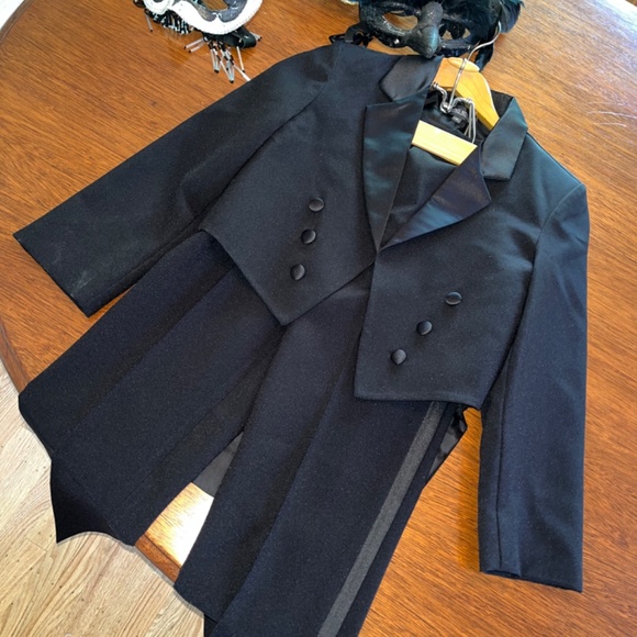 Black Spring Notion Tuxedo - Picture 4 of 6